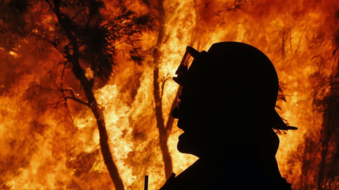 Αυστραλία: Μάχη με τον χρόνο δίνουν οι πυροσβέστες